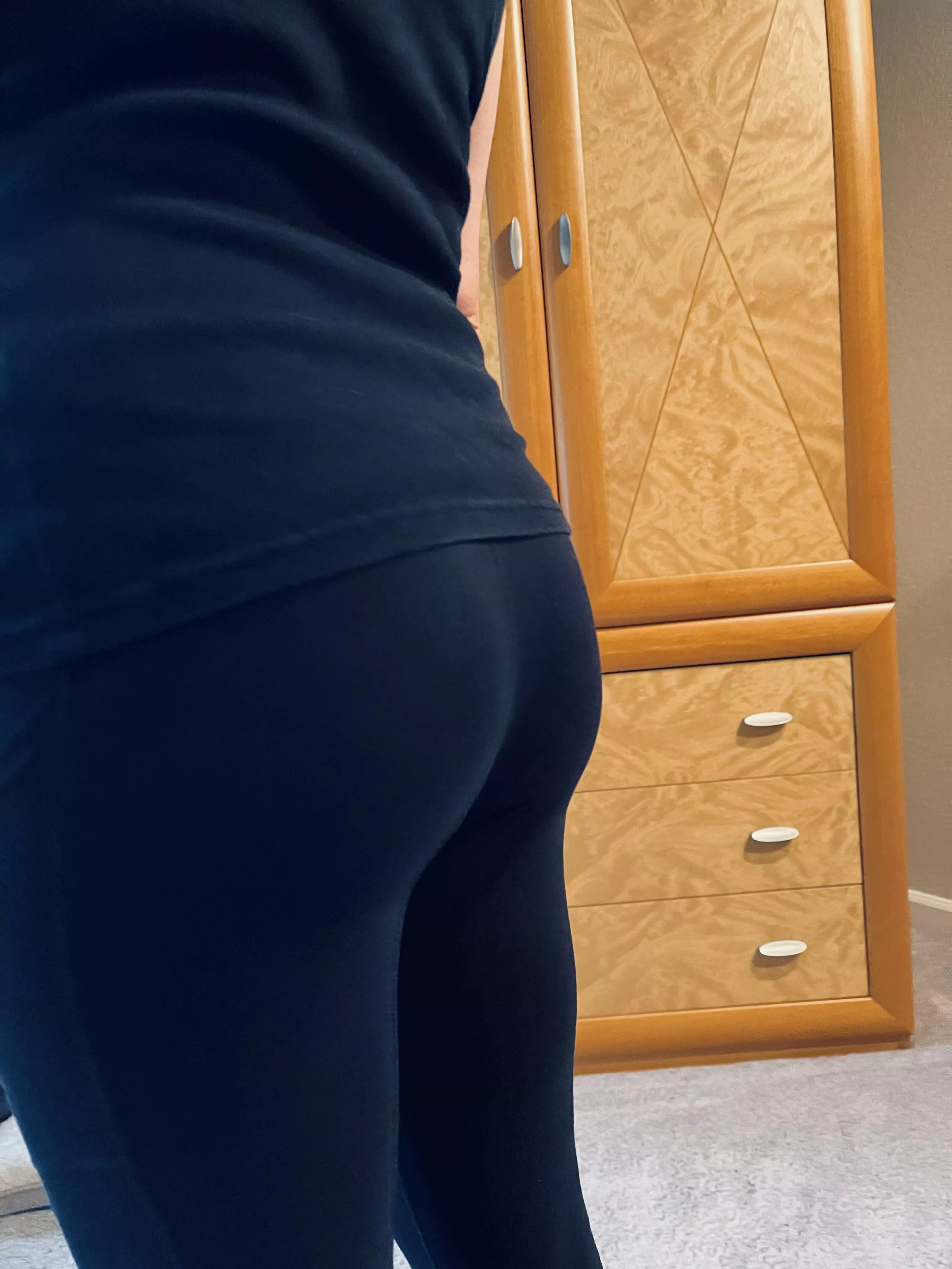 How do I look in black yoga pants? posted by Aurora_MILFS