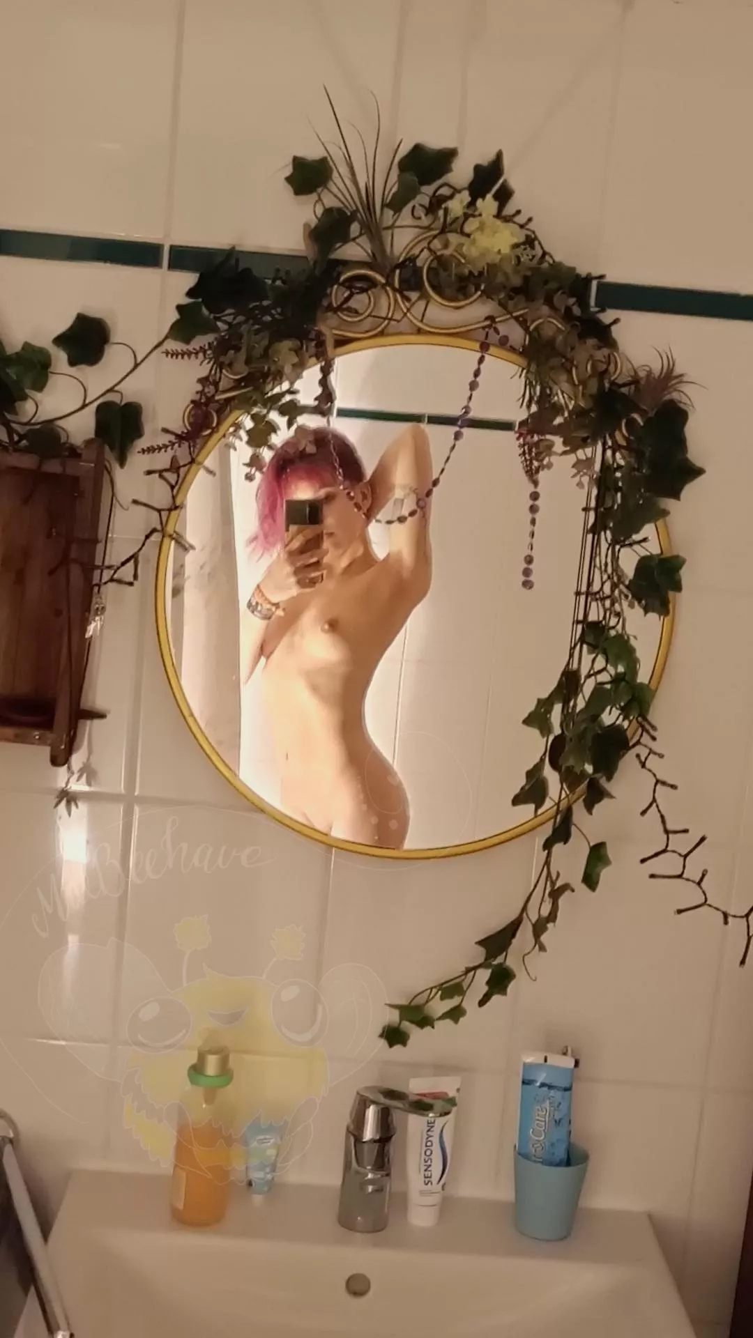 I like the curve from my waist to my booty in this posted by MalBeehave