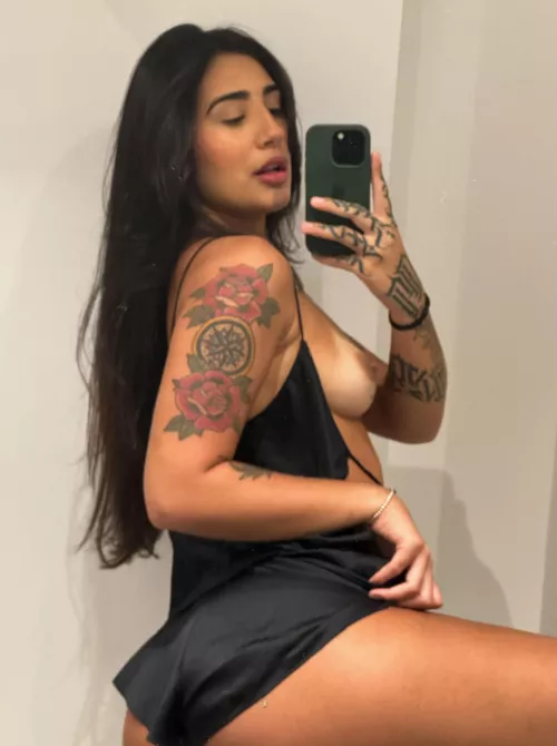 Idk why I like so much my titties in this position by lealuirseen