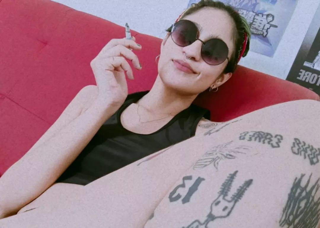 It's hot that feels like hell. I'd love to have a pool and something cold to drink. wyd posted by itseripx