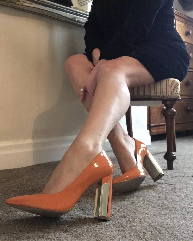 Look at the colour off theses shoes posted by Kellieblue_Mistress