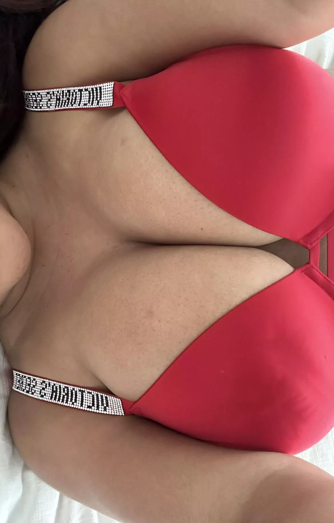 Mexicanas en rojo >> posted by VictoriaAndHerSecret