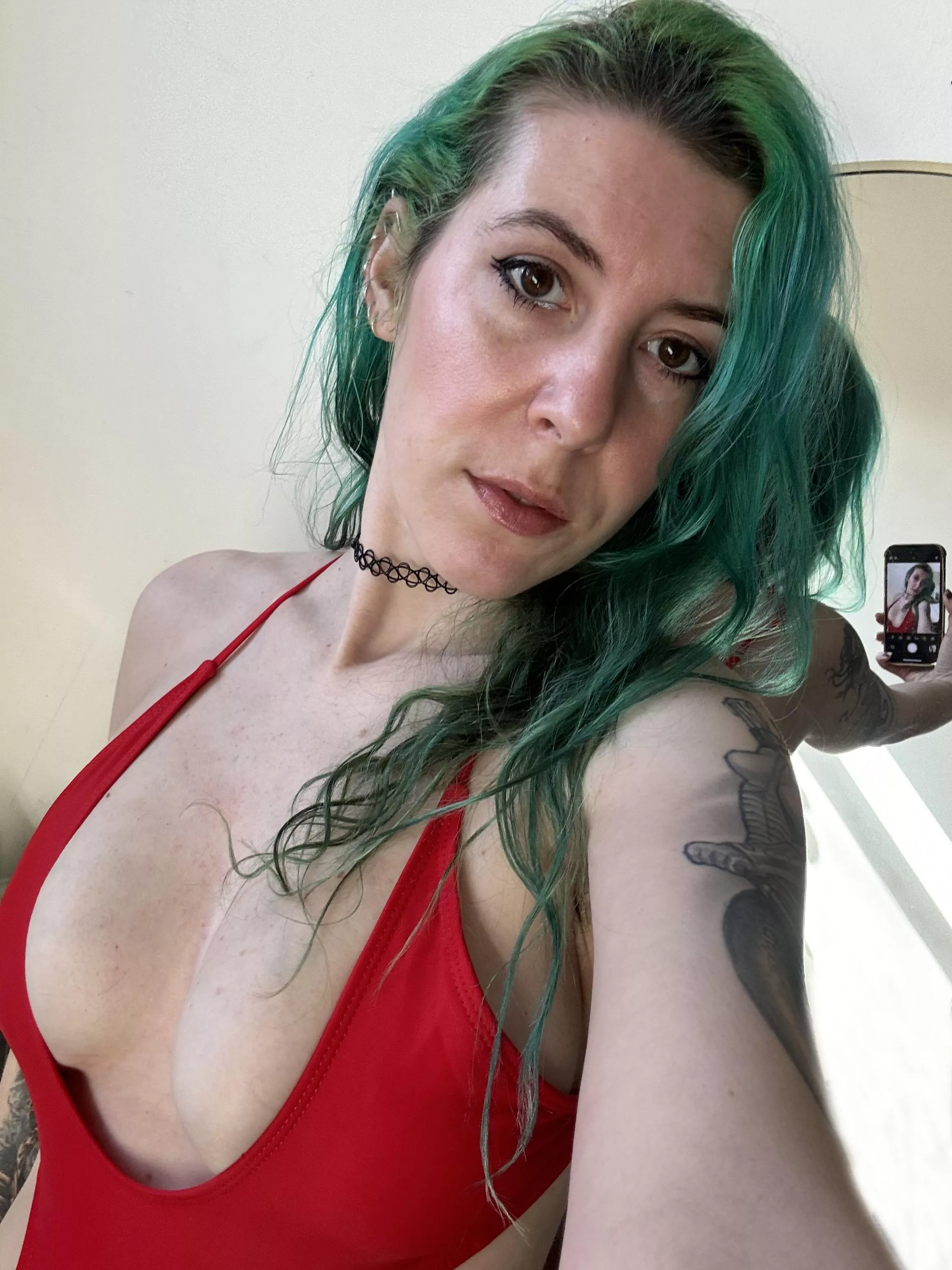 Plunging in red [image] posted by sirenskiss3