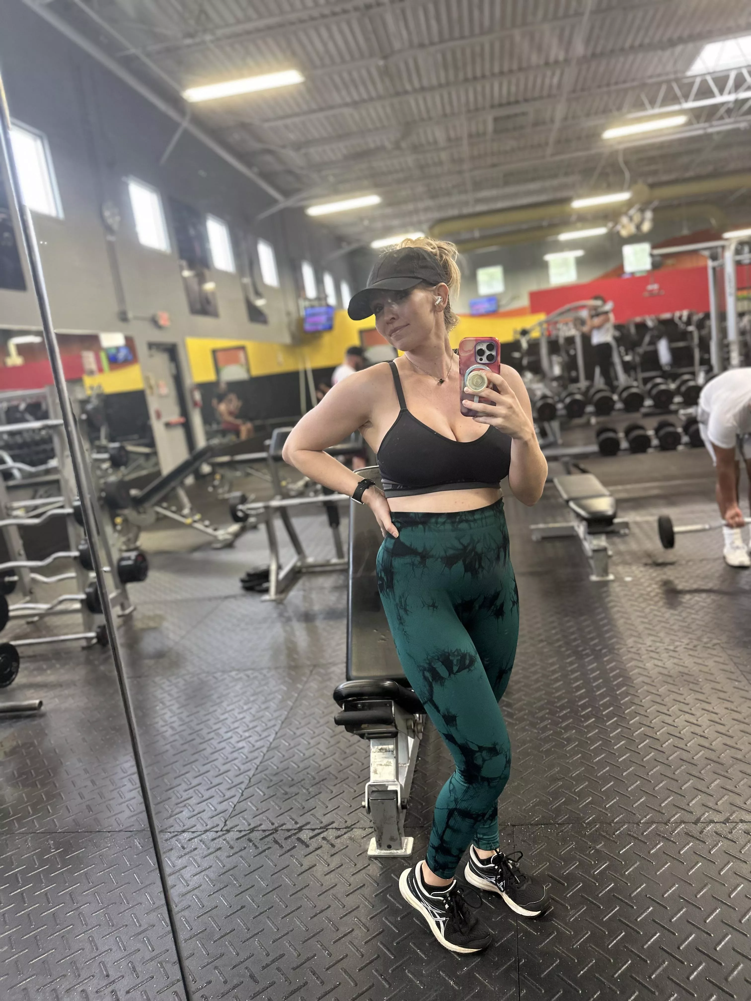 Posing in the gym posted by Shemightbetina