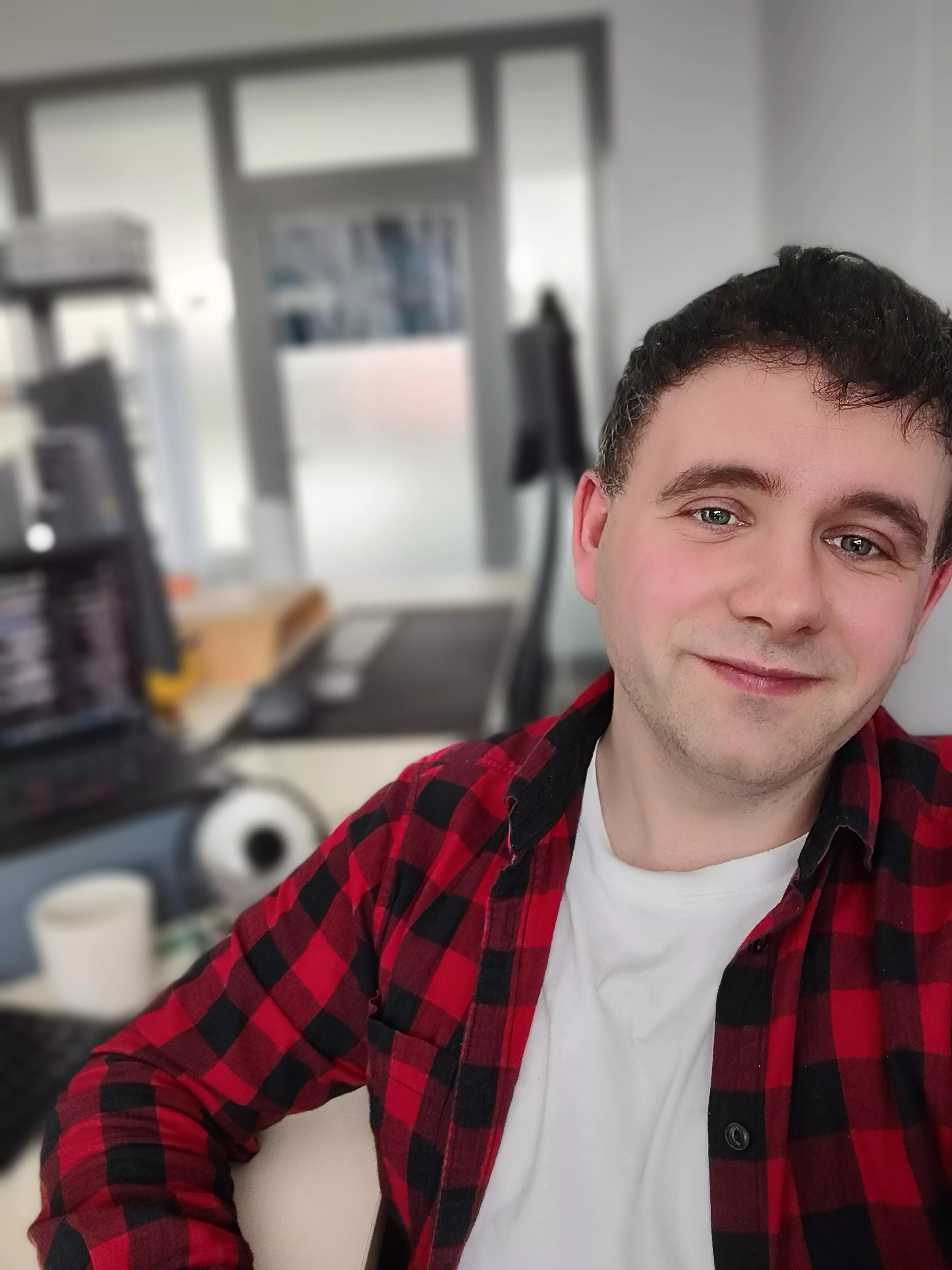 Rough day in the office. I wouldn't say no to a long hug. Hope your day goes smoothly, guys! Greetings from Poland :) posted by Matthan91