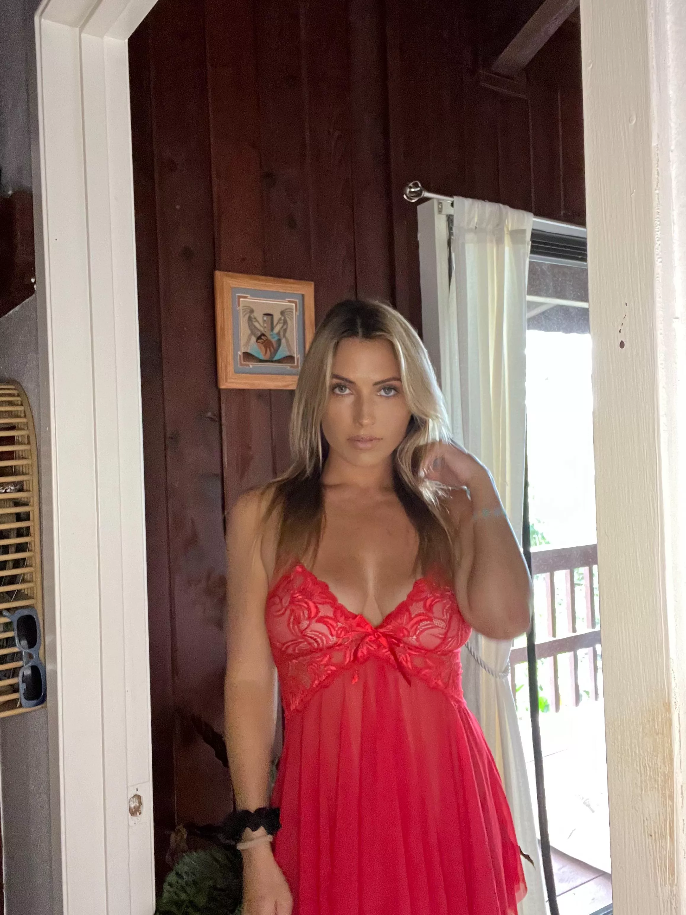 seeing red, the color of love and lust posted by hunnybabelia