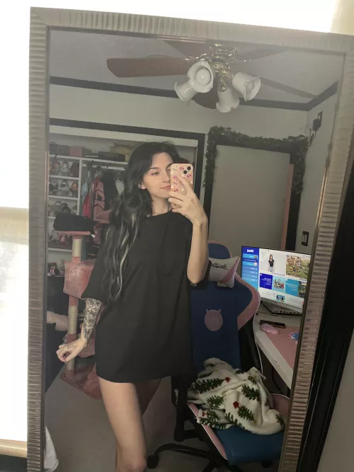 selfie of a girl who just woke up, sorry i look ugly ;( by Benedict_Batonghor