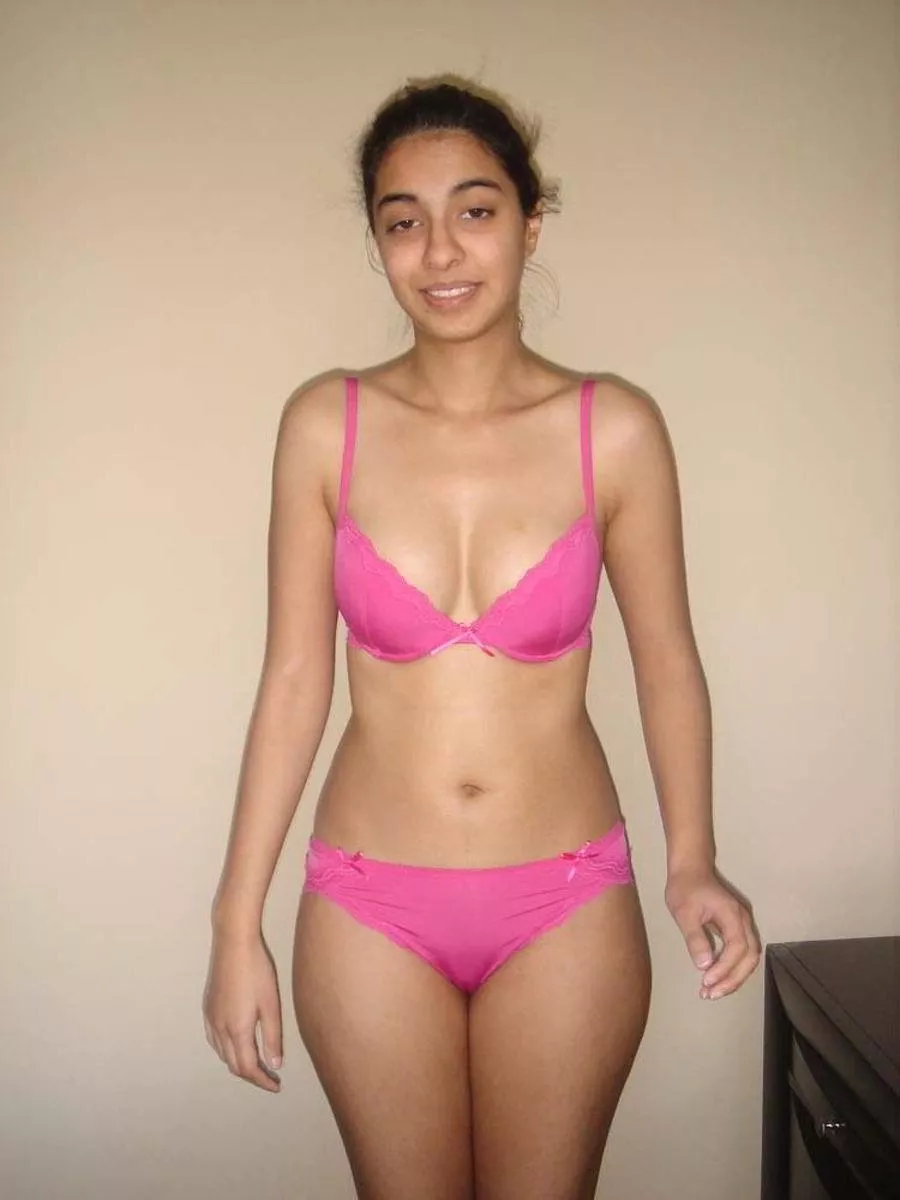  She love to read comments abt her body. Help me out the staisfy her. posted by jaspalgill266