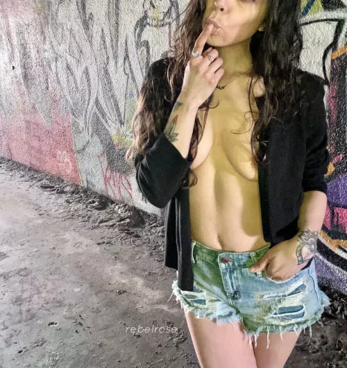 Tasty chick  by xxroserebel