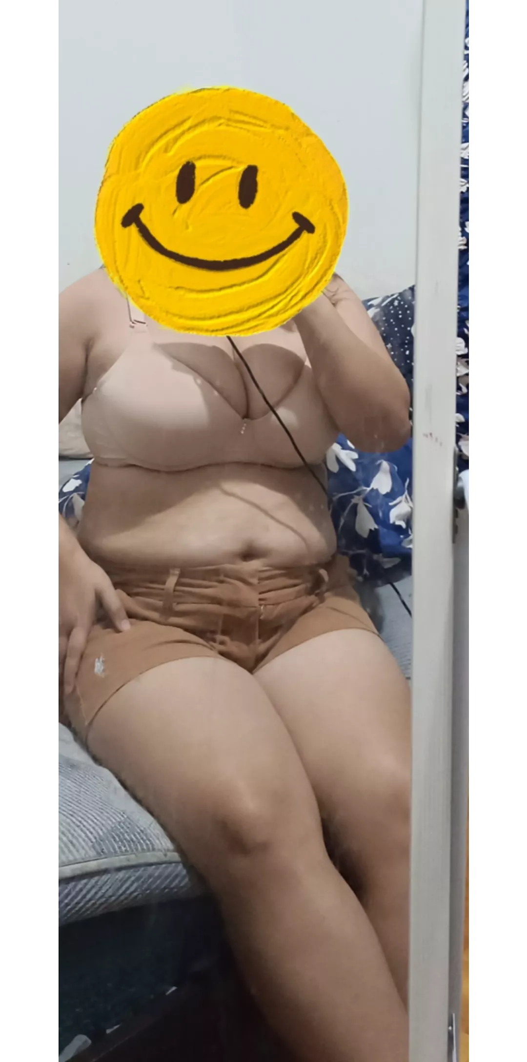 This mil(f) is clingy tonight posted by Bunnylicious05