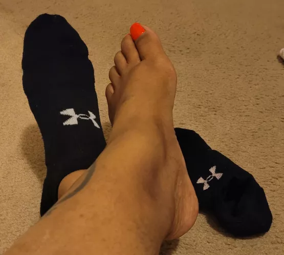 Want Gym Socks From My Size 14 Feet? by 6ft3Goddess