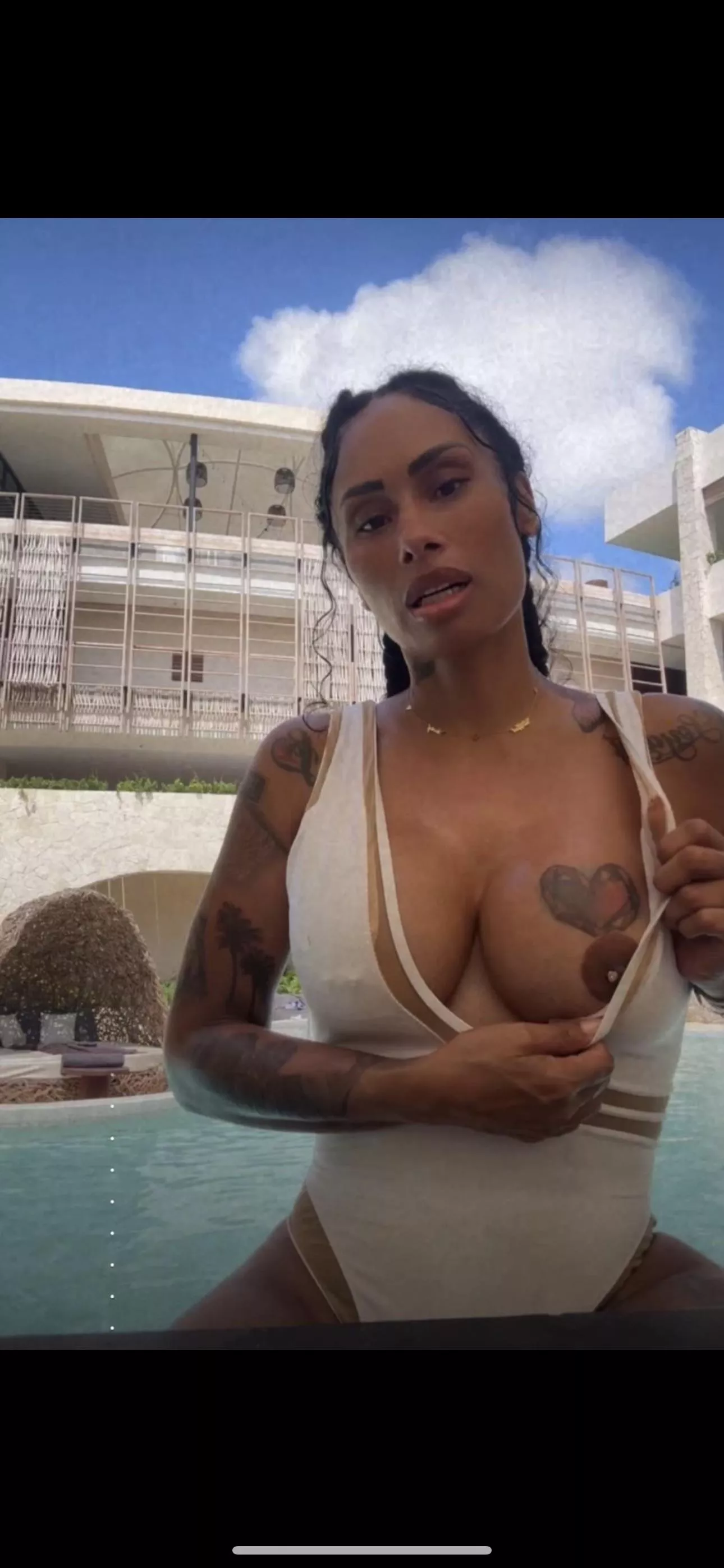 Who has her friend 👀👀👀 posted by Bright-Caterpillar10