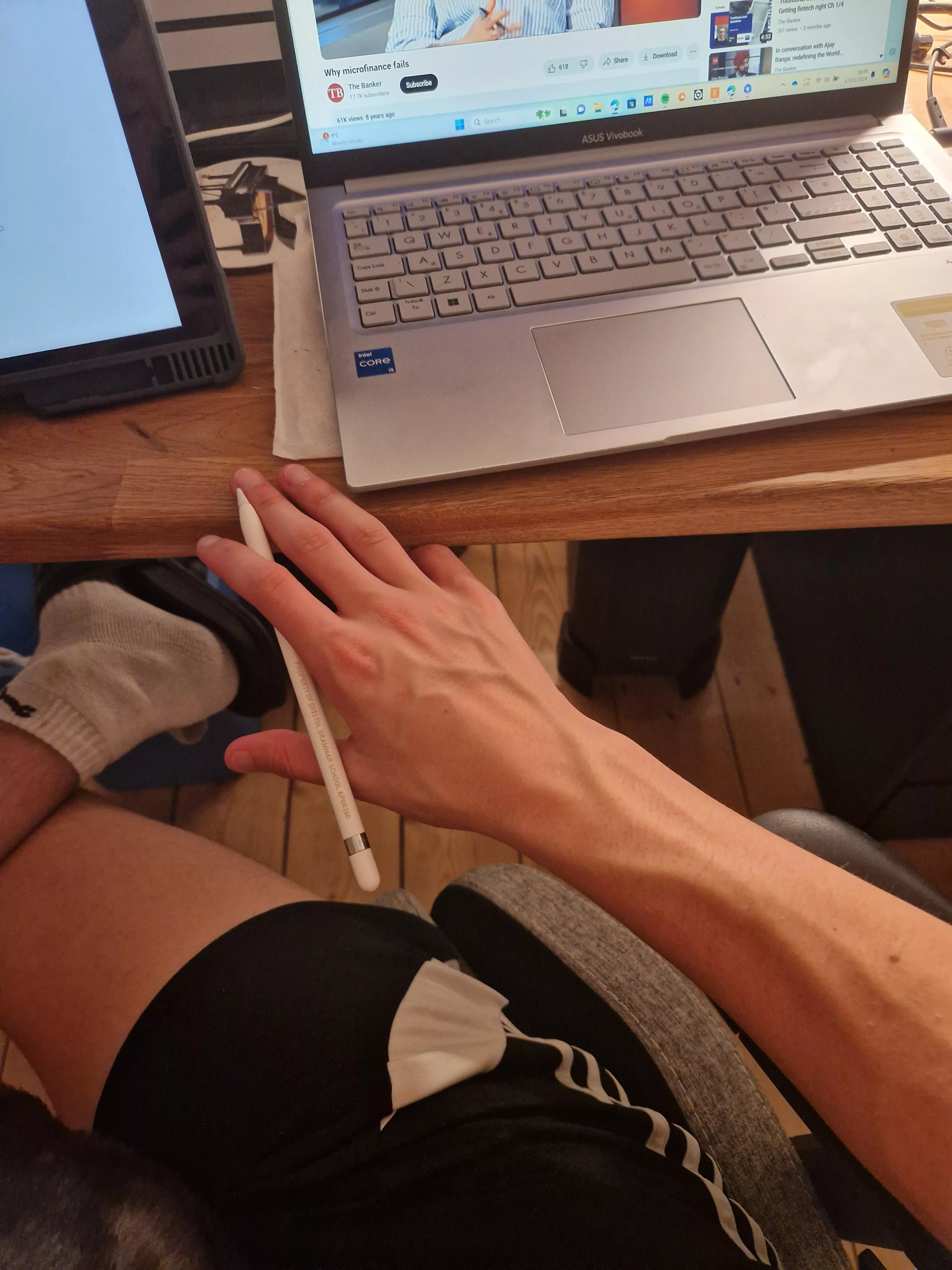 Working 😶‍🌫️ posted by guirfy