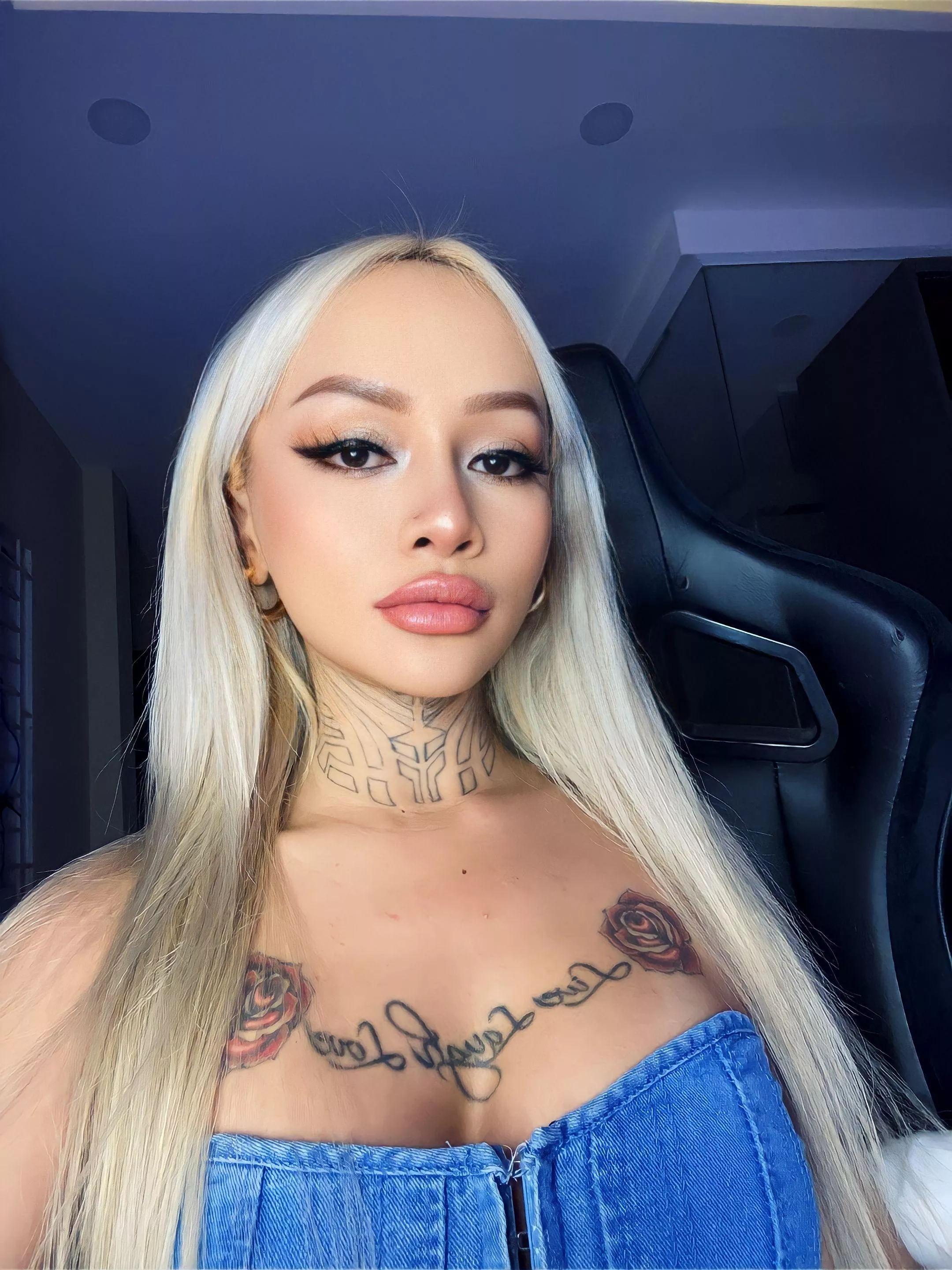 Would u be able to resist a second look if I wore this outside? posted by xvinarose