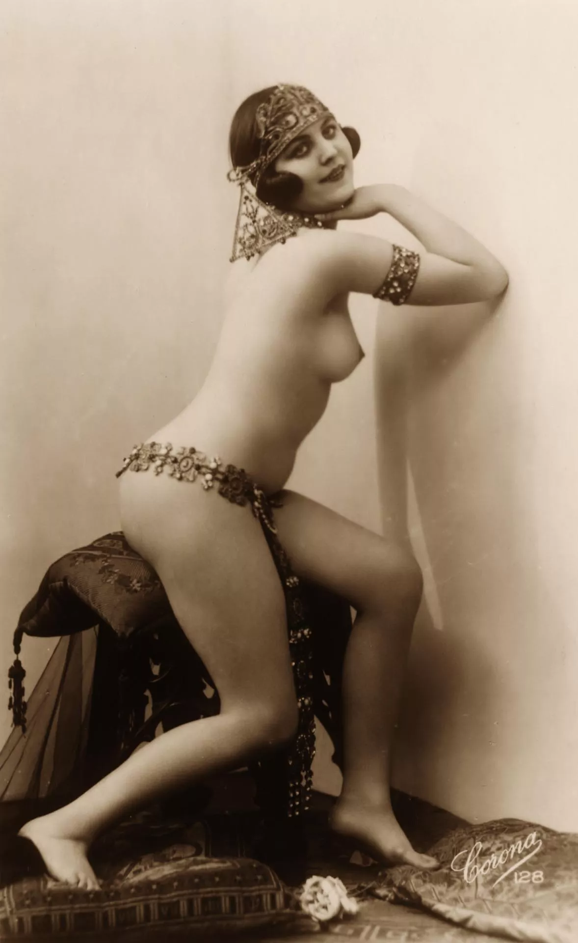 Ziegfeld girl posted by Mundane-Employer-719