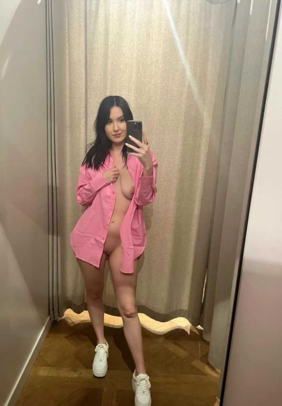 30yo mom and wife who likes meeting strangers in the changing rooms… you coming?  posted by FlightAttendant69