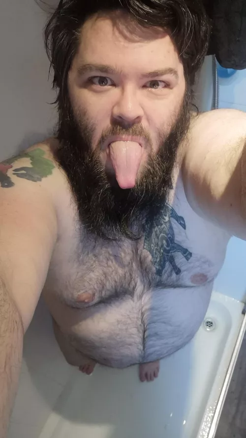 (40M) Casual shower pic - Always feel I look weird without glasses on 🤣 by International-Top512