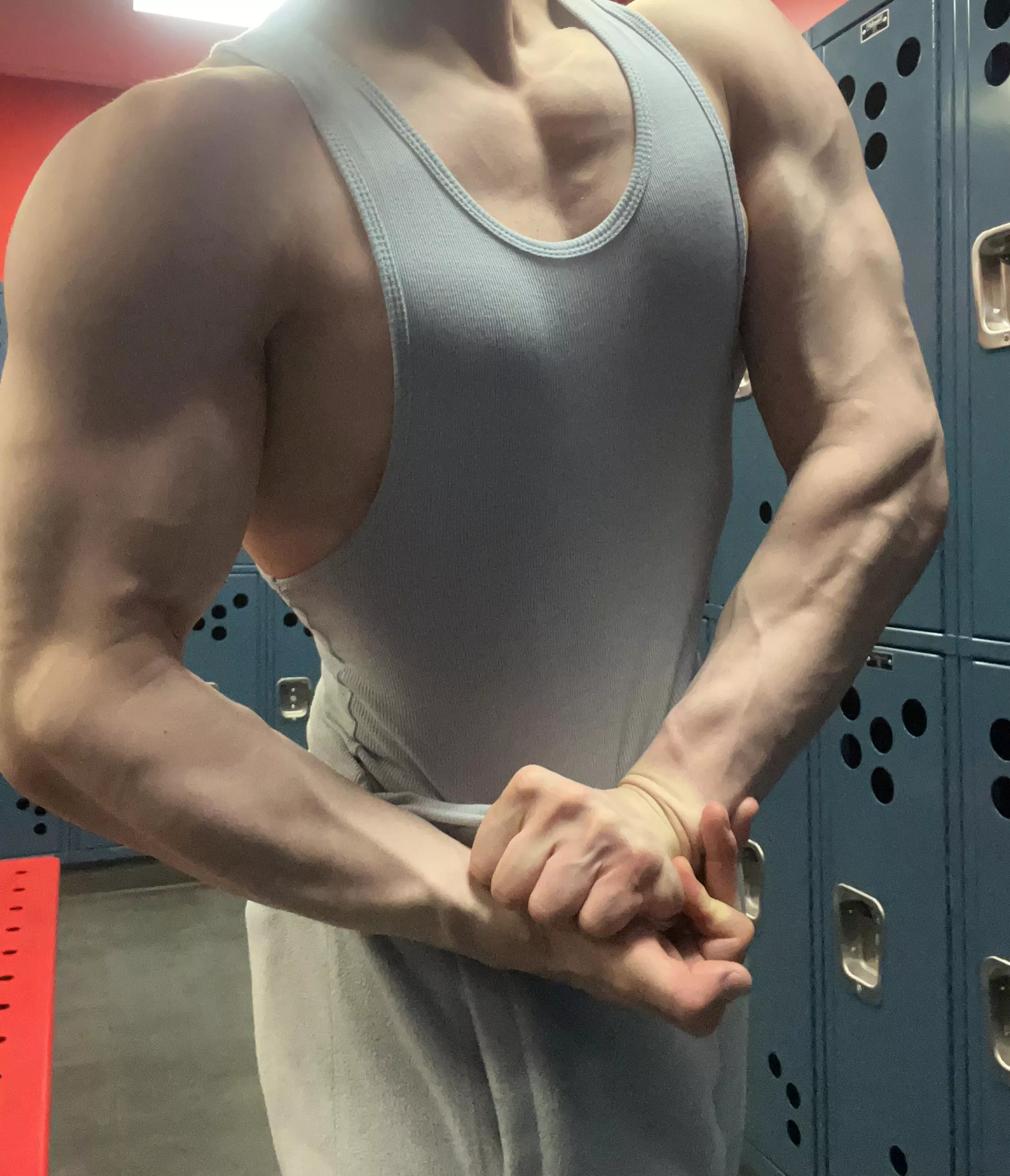 building these arms 😈 posted by RobertDeitz