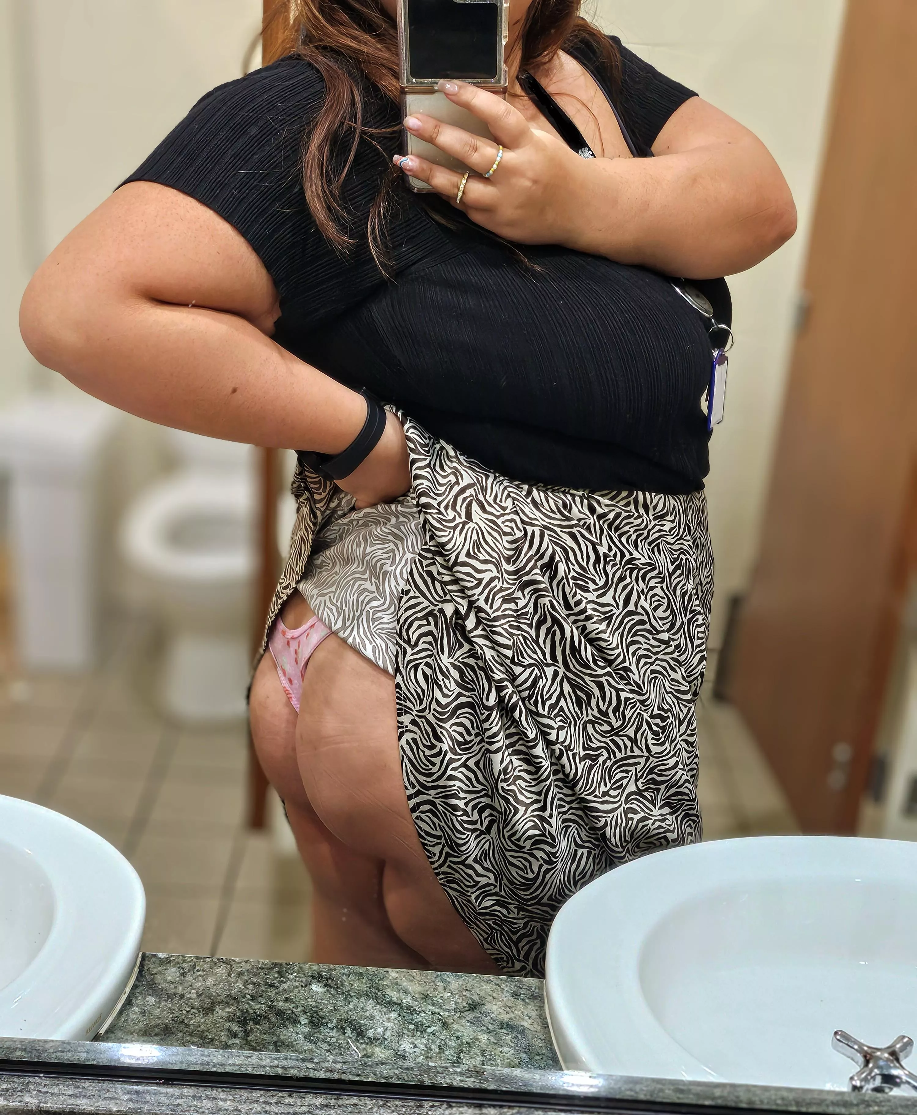 Chubby cute secretary at work 💖🫡🥰 posted by lilmisspissy