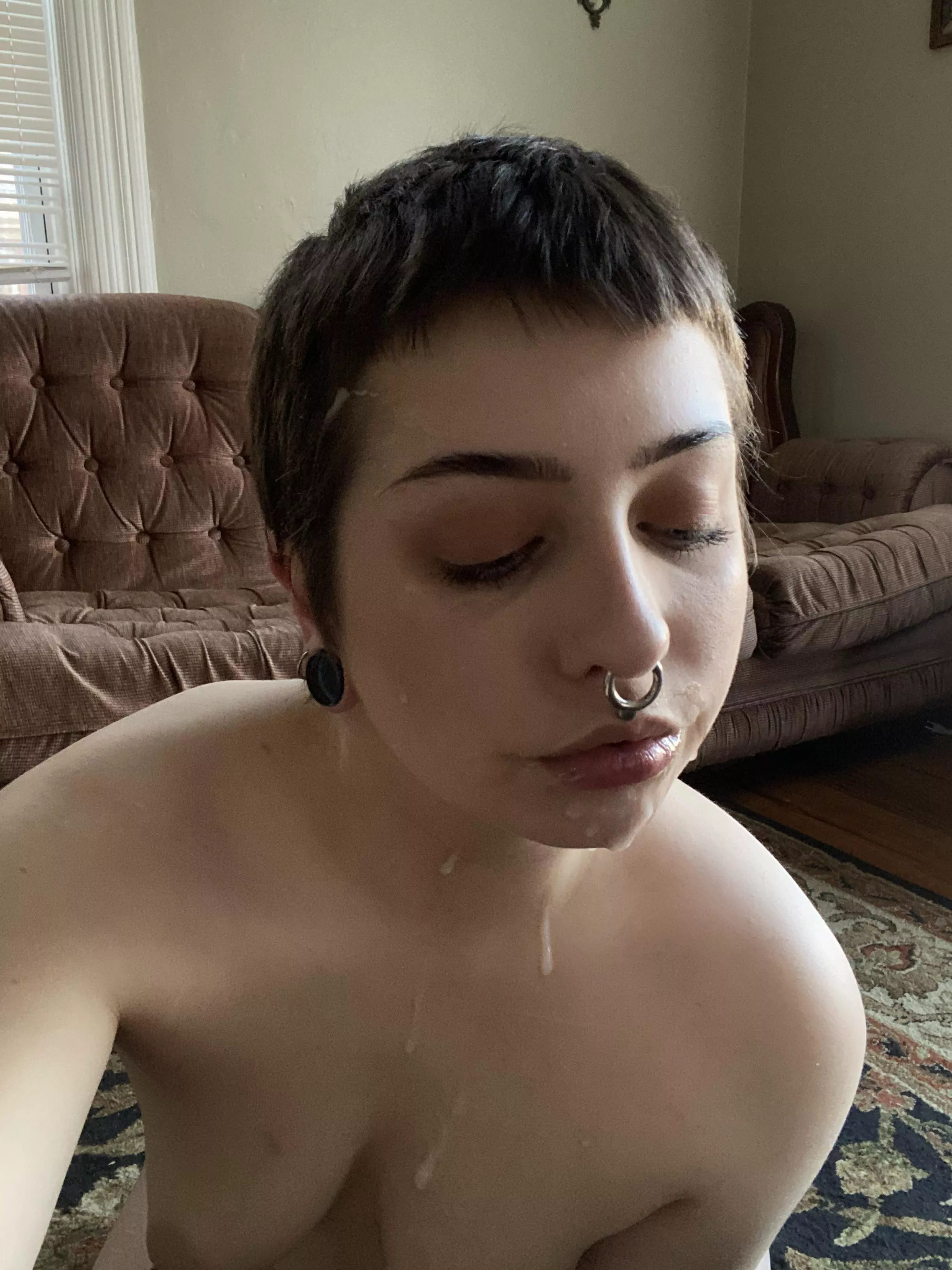 do i look pretty with cum all over my face? posted by xodarlingdevin