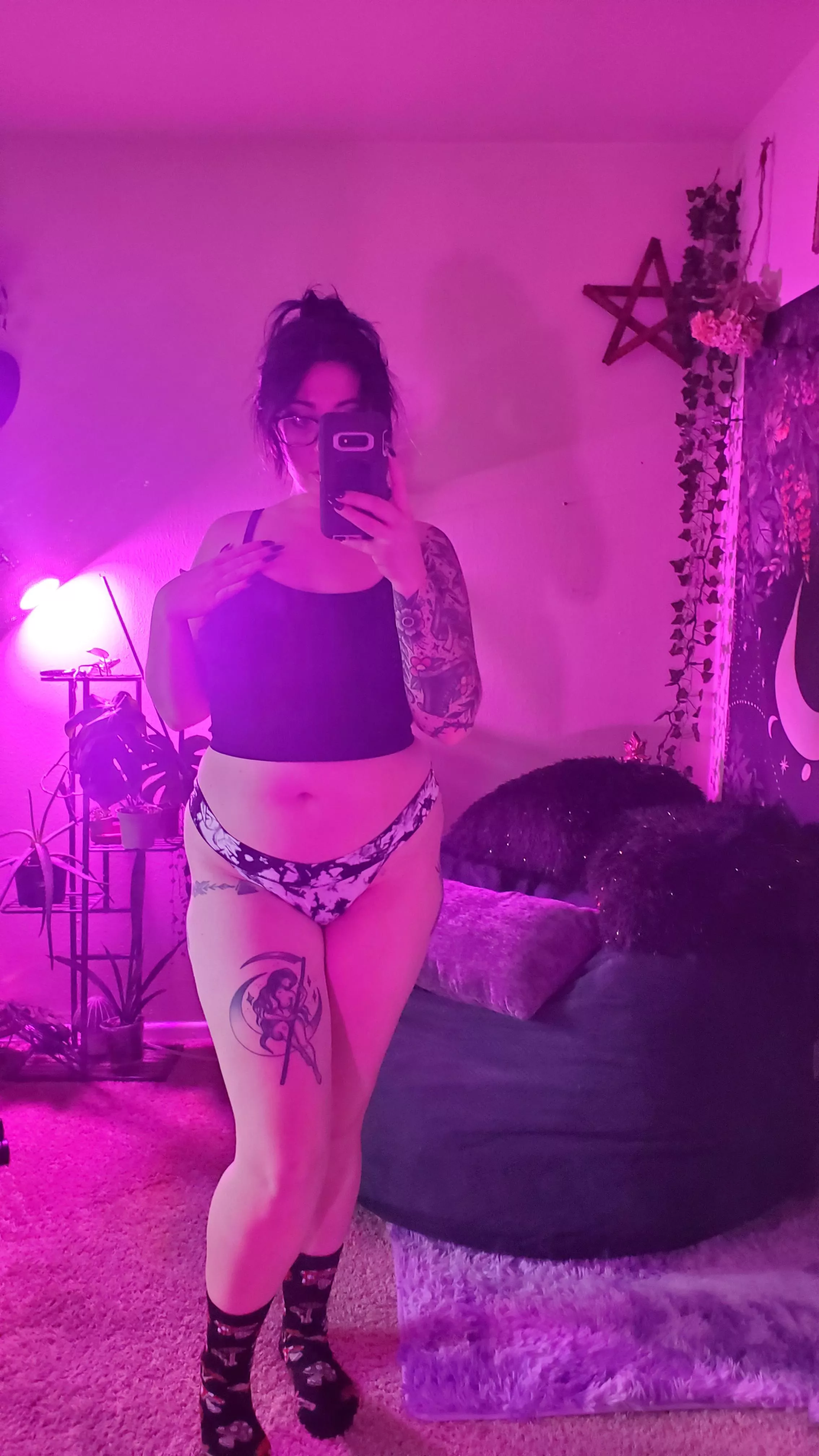 For the ones that like curvy tattooed women  posted by gritheyst