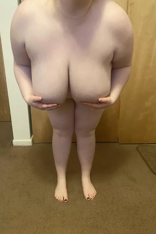 Hanging around by LuvMiaXO