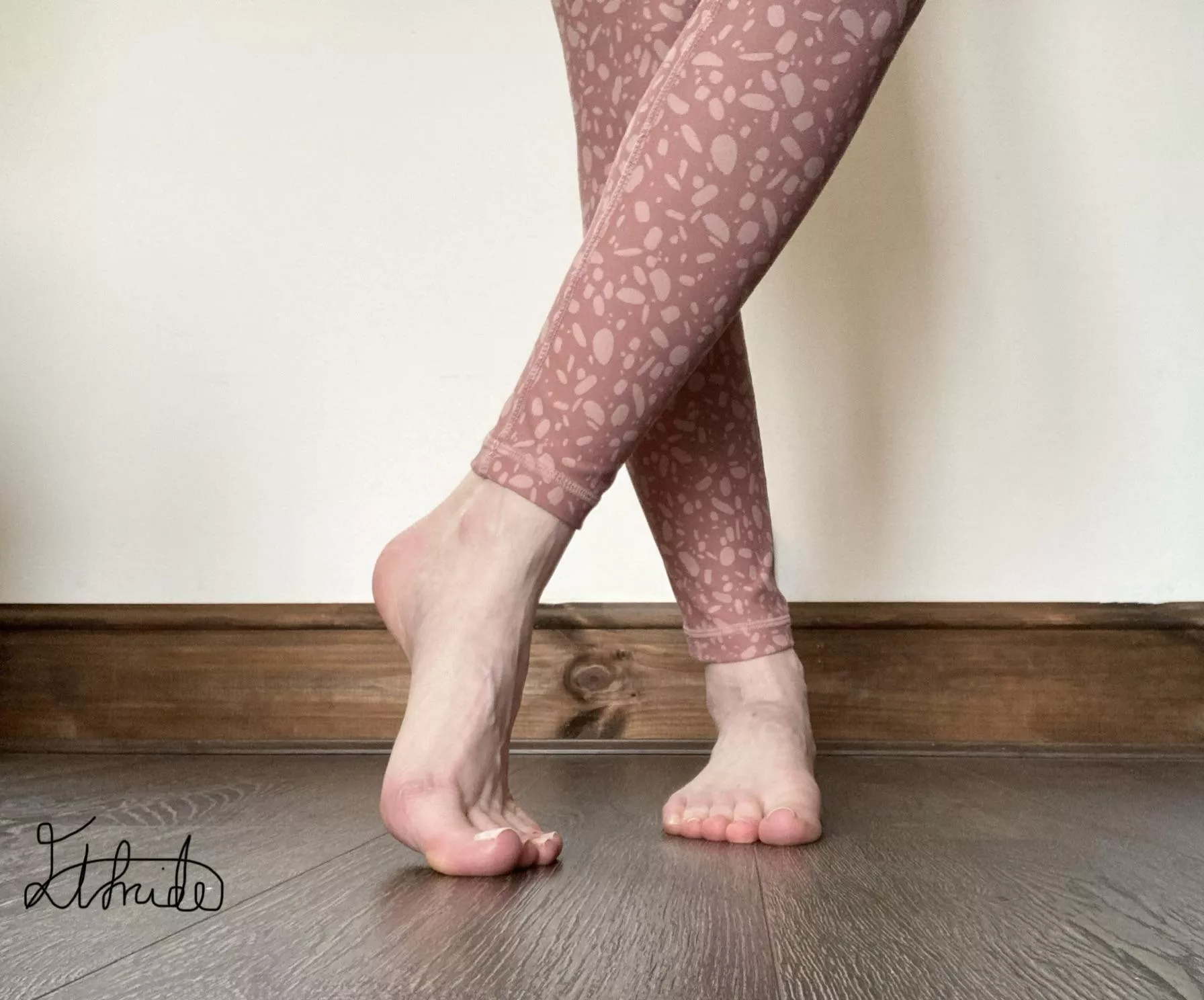 High arches, pretty toes posted by Elfrida77