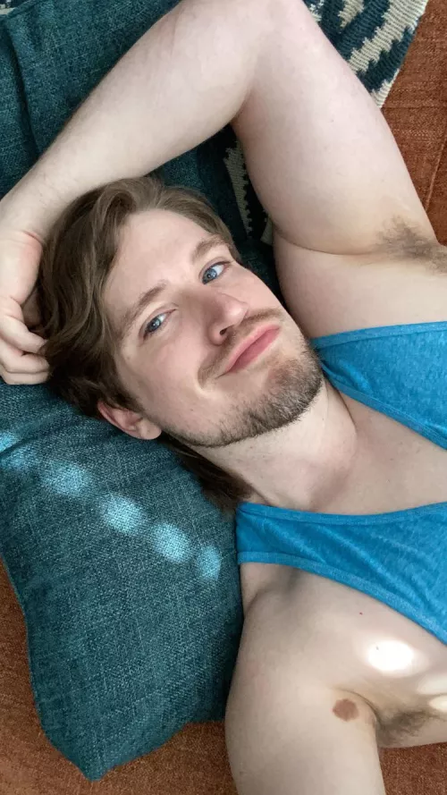 Hope everyone had a good Thursday. Almost the weekend. by blanquito_guerito