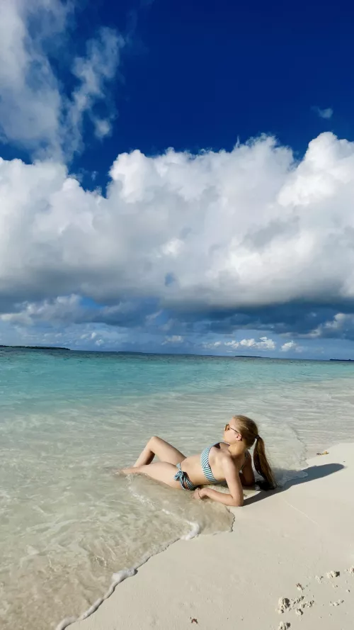 I can’t figure out what I like more: the mesmerizing sky or the perfectly azure ocean! by adlenaline_