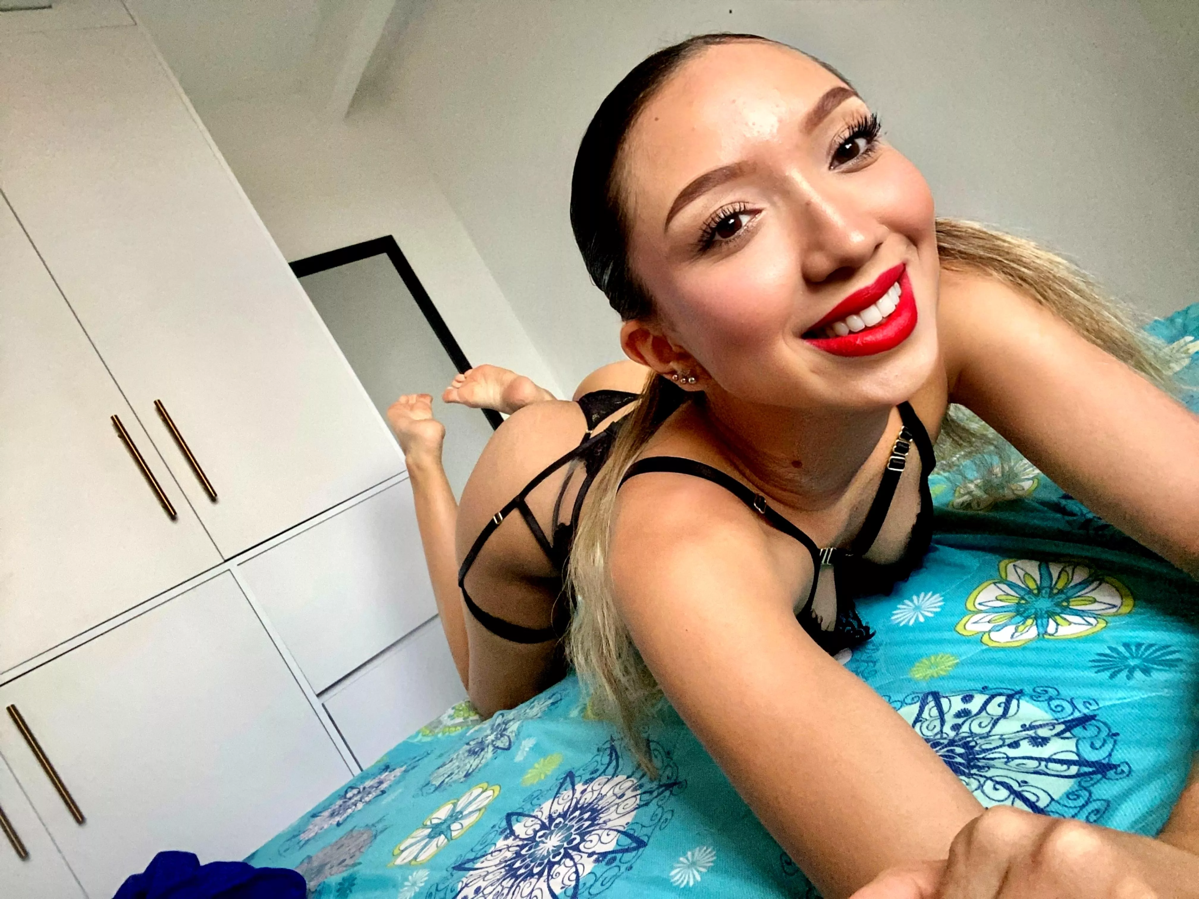 I hope you'd be hard waking up beside me posted by xoLuciaaxo