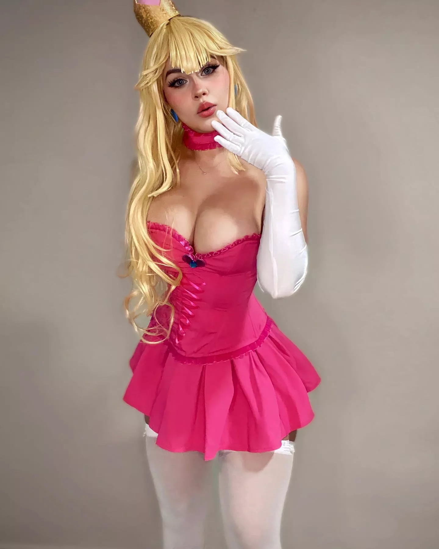 Peach [Mario Bross] (yisselroa) posted by alejandrasenpai
