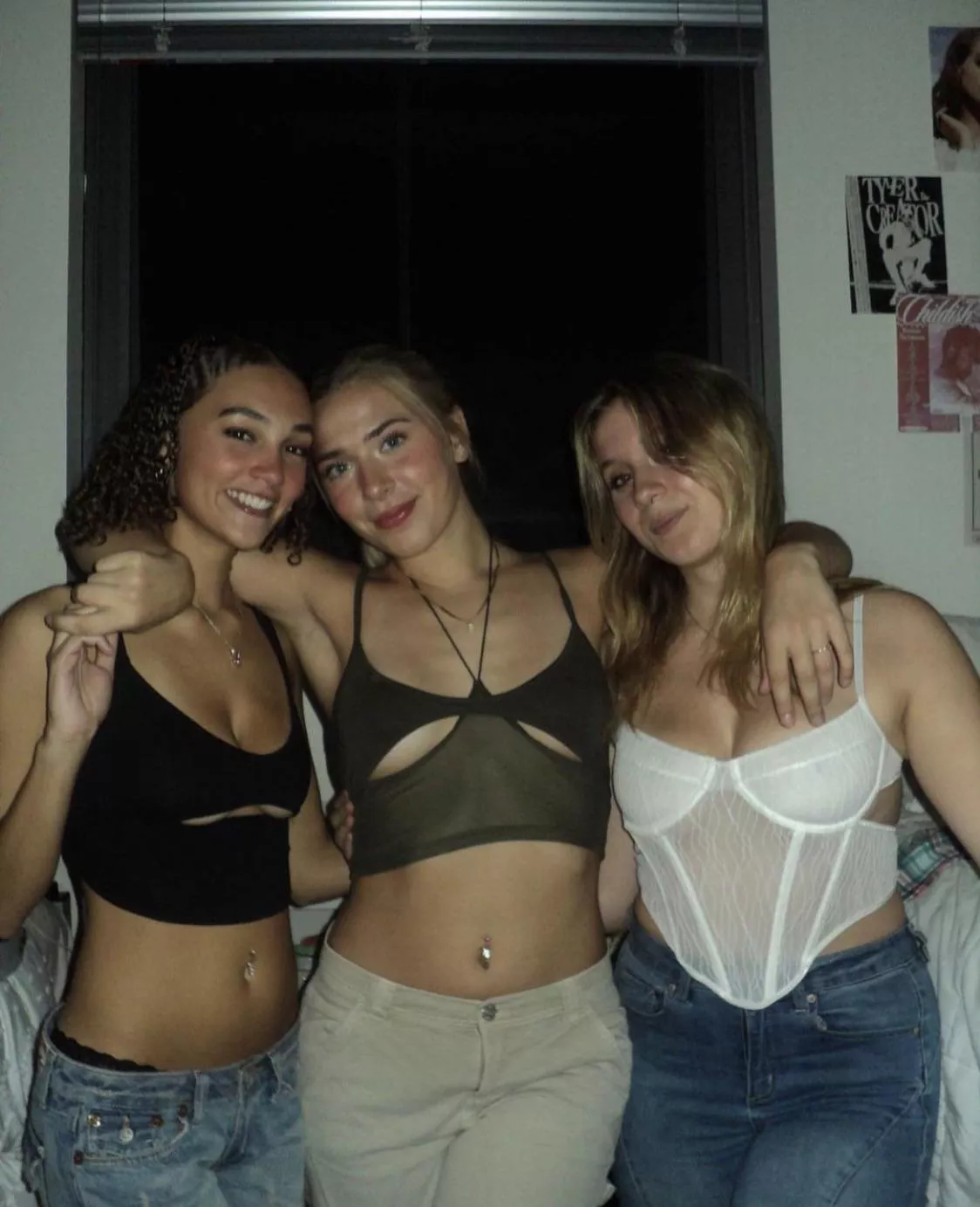 Pretty faces posted by Strange_Breakfast_69