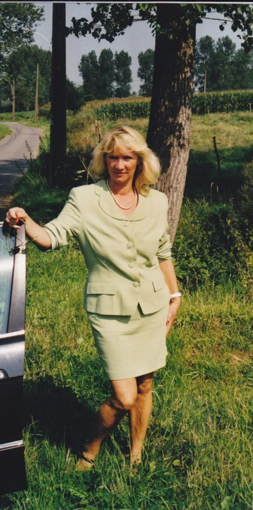 Should i wear this skirt to becyour secretary on the road to... by rokliefhebber