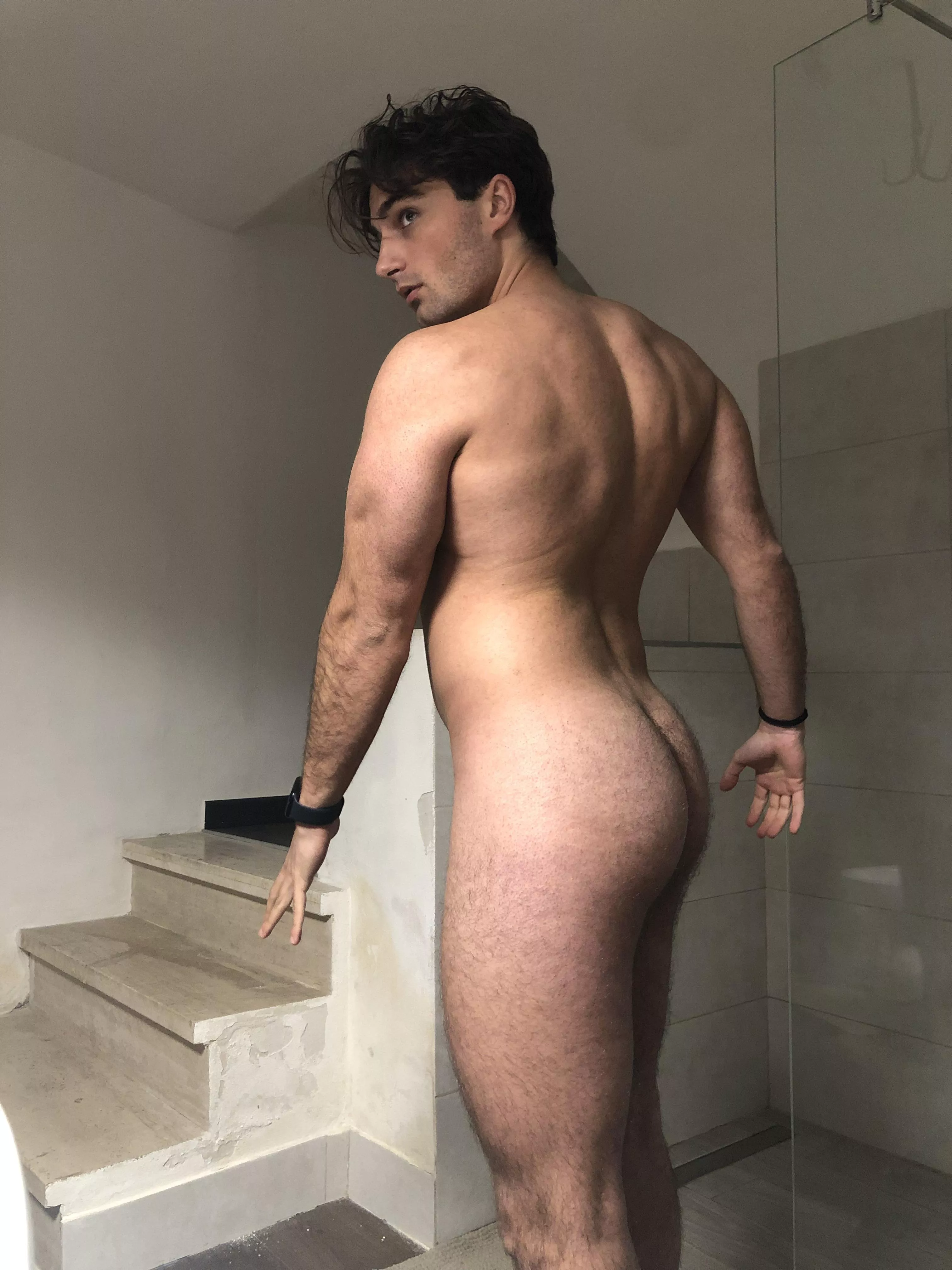 Strike the pose 👀🍑 posted by HardHors3