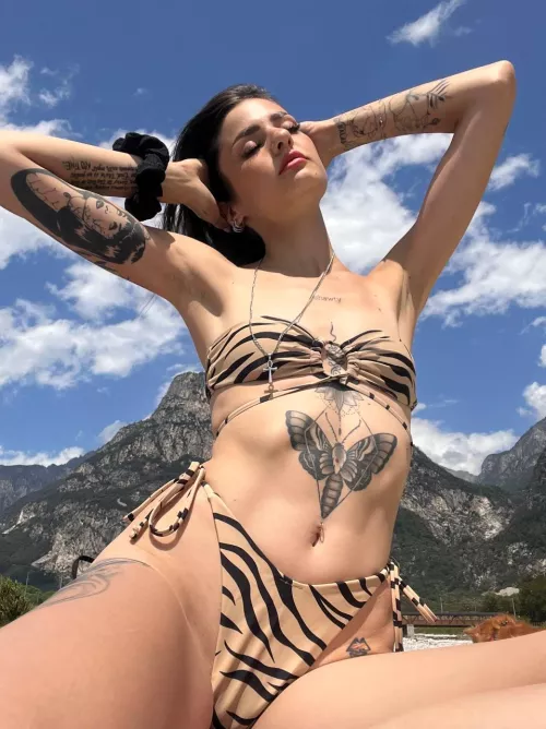 tongue fuck me babe by Roxenne_Xo