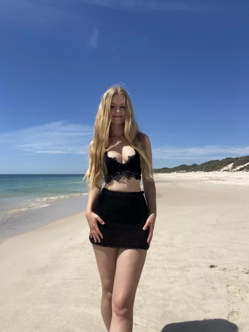 Wanna come to the beach with me? 😇 by lucysteele1