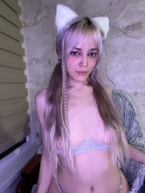 You're really going to stroke my pretty little head today, right? by dotxavi