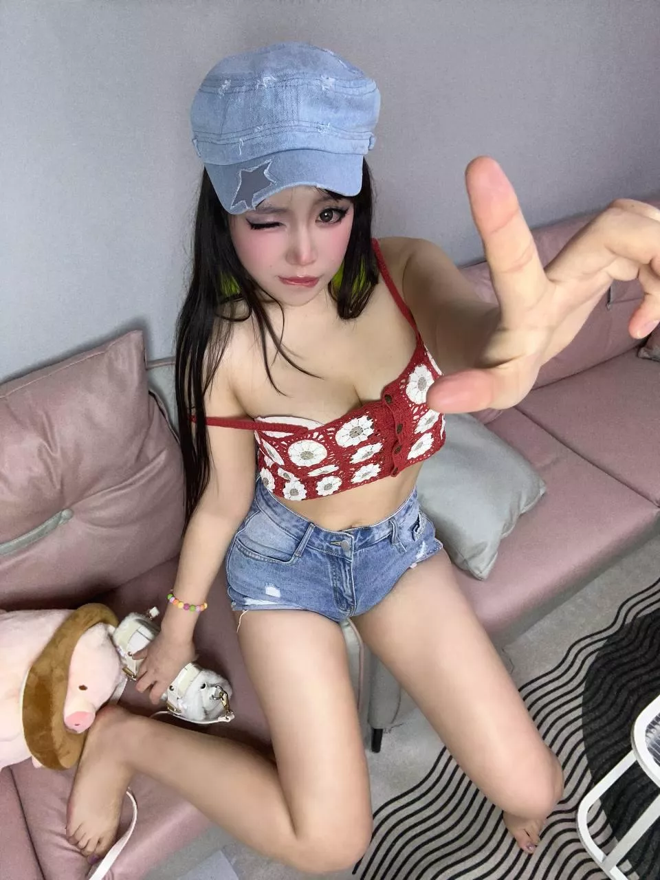 Anybody wants to make friends with me? posted by Cutestwokiki