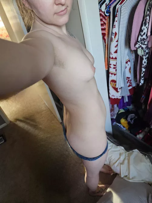 Anyone up and want to cum on me. by Fluid_Tree7172