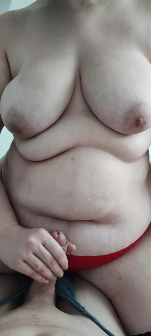 Der Schwanz meines Freundes ist mir zu klein, deswegen wird er nur noch gewichst, ich brauche was größeres/ Dickpics erwünscht by Chubbyengelchen