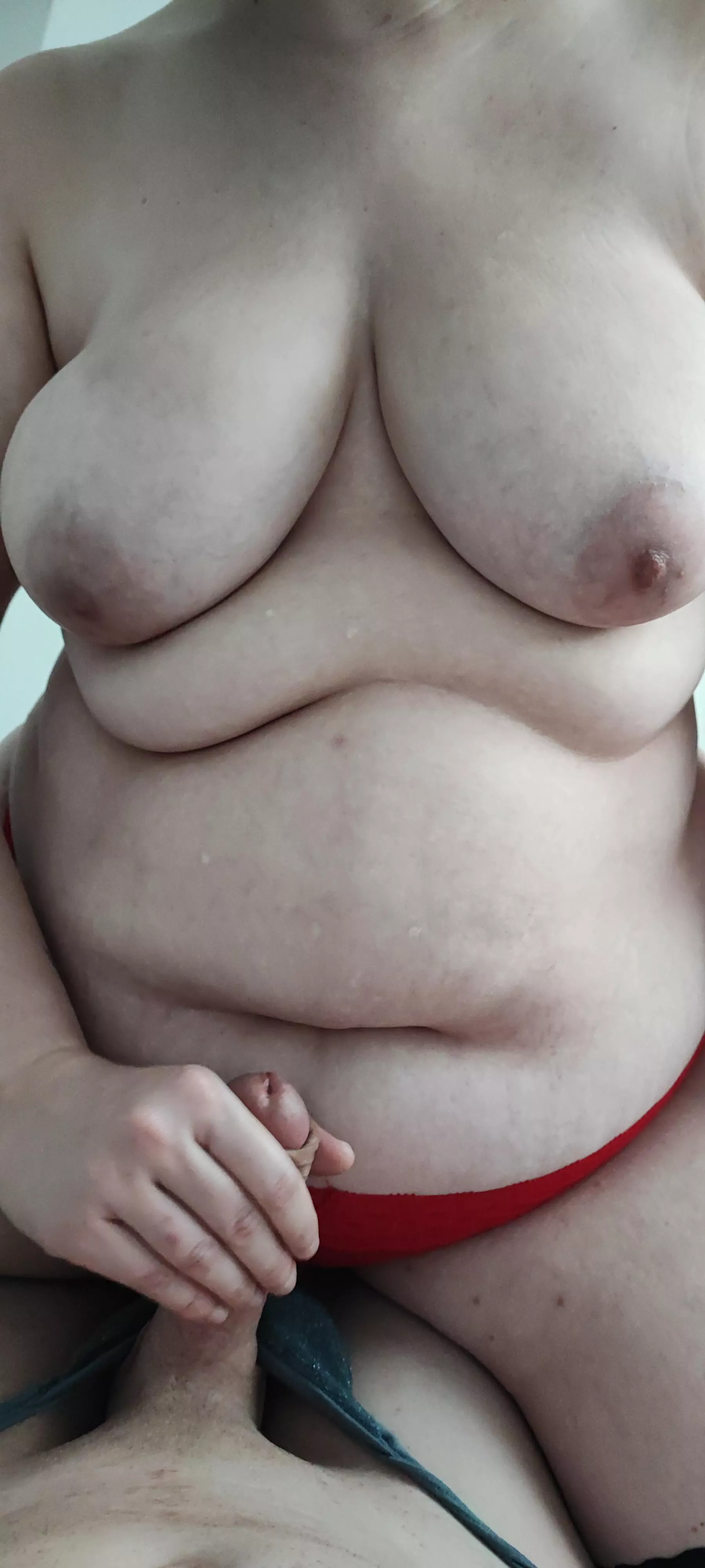 Der Schwanz meines Freundes ist mir zu klein, deswegen wird er nur noch gewichst, ich brauche was größeres/ Dickpics erwünscht posted by Chubbyengelchen