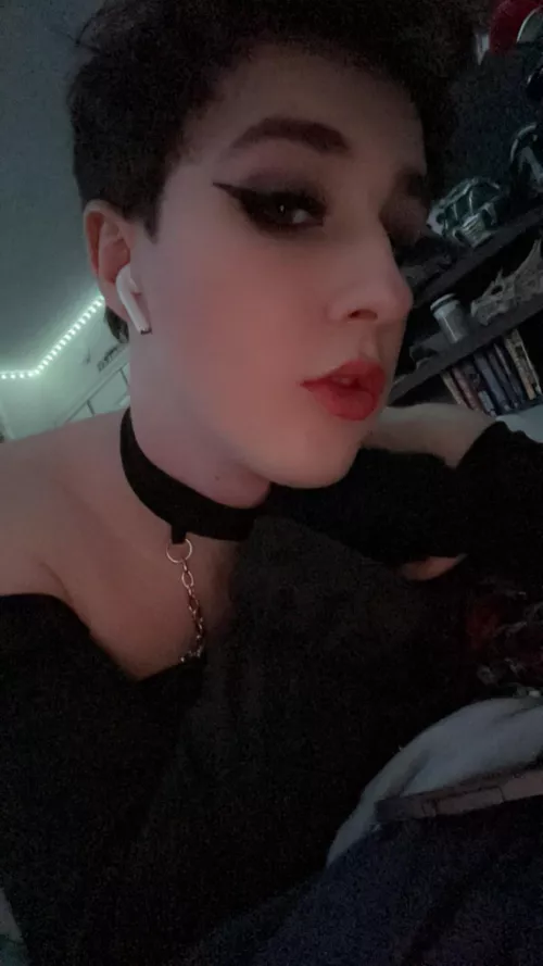 Feelin pretty today🤭 by QuestionableSalad__