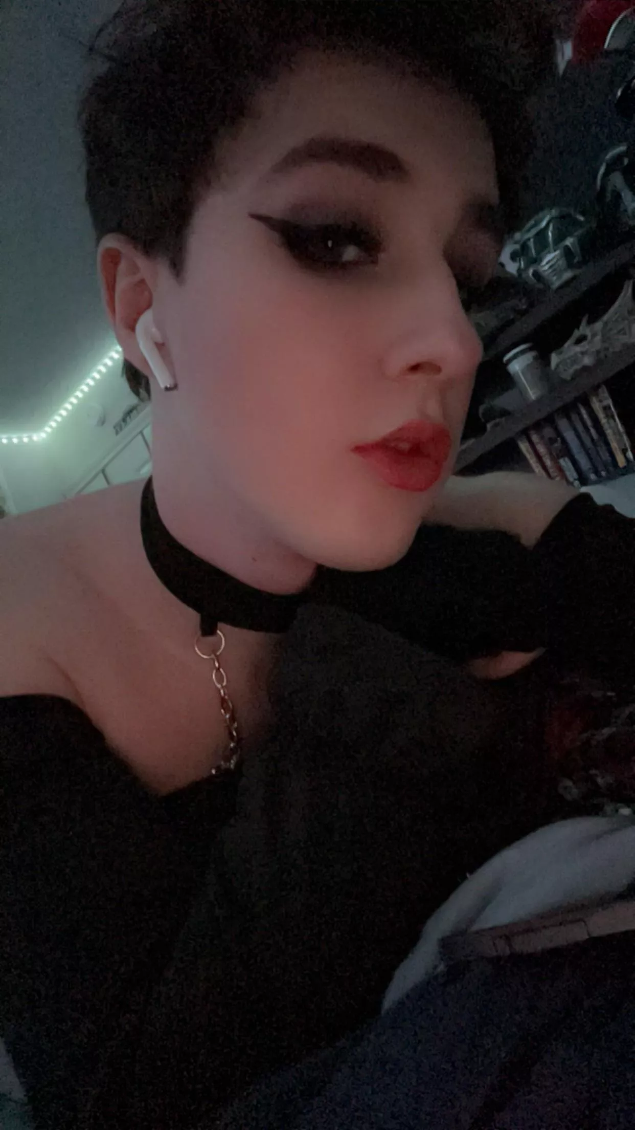 Feelin pretty today🤭 posted by QuestionableSalad__