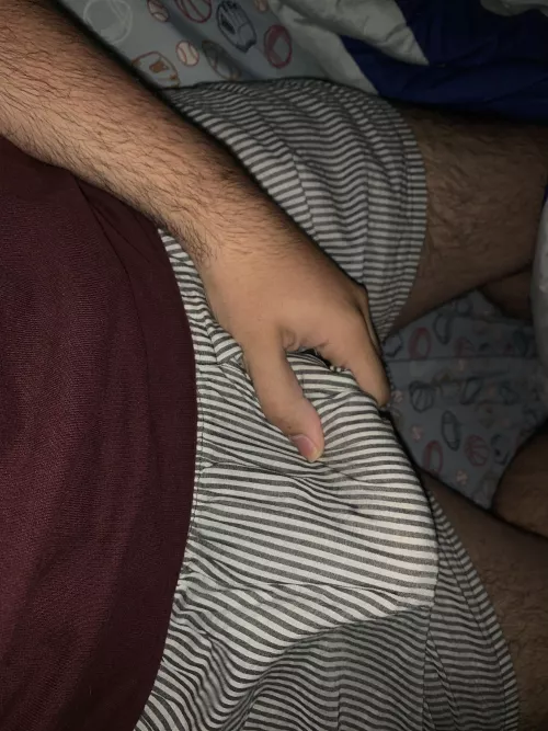 I want lips around me so bad by zeqeushious-zal