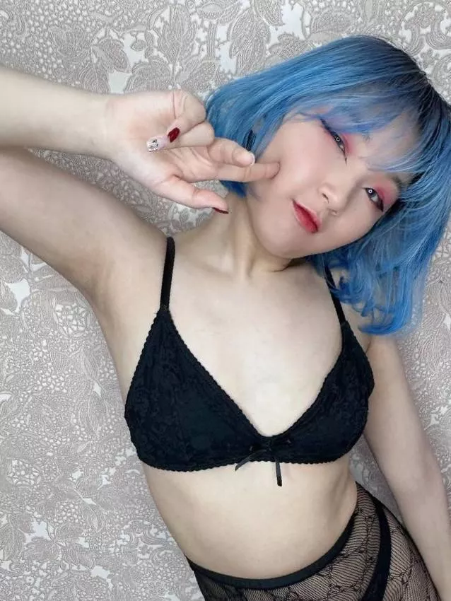 I want to become your neighbor so that I can see you every day. posted by HotPetiteDream