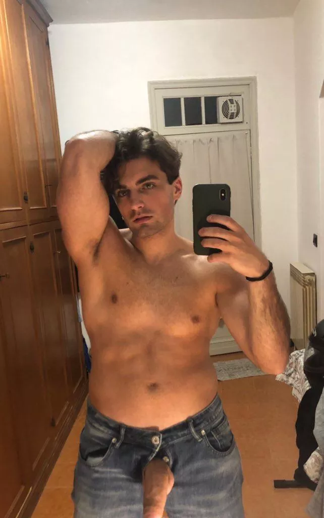 Just a quick selfie posted by HardHors3