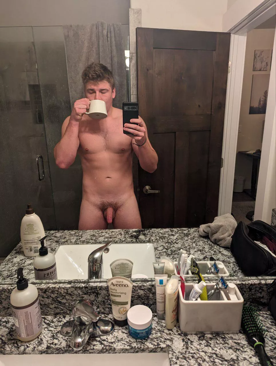 Morning folks 😘 posted by sn0wmvn