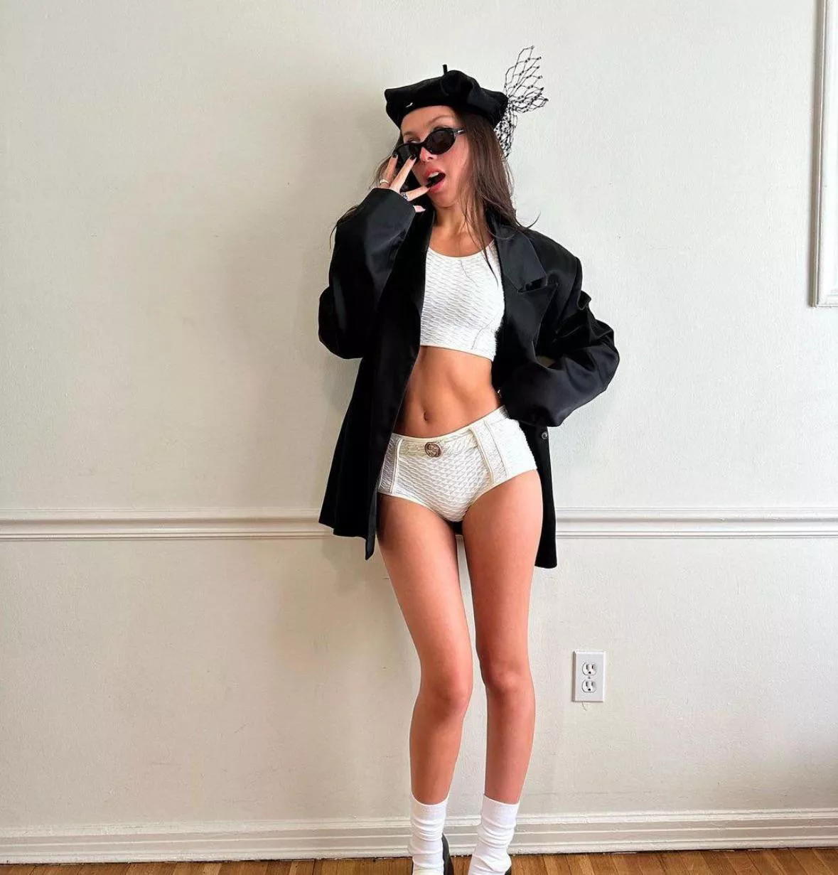 Olivia Rodrigo is quickly becoming my favourite celeb to goon to! Make me goon to her please! posted by idkaccountname1