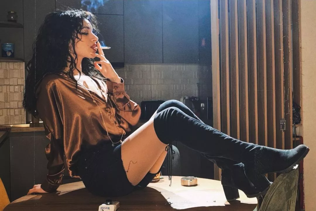 Smoking on the kitchen table.. Care to join? posted by ShazyASMR