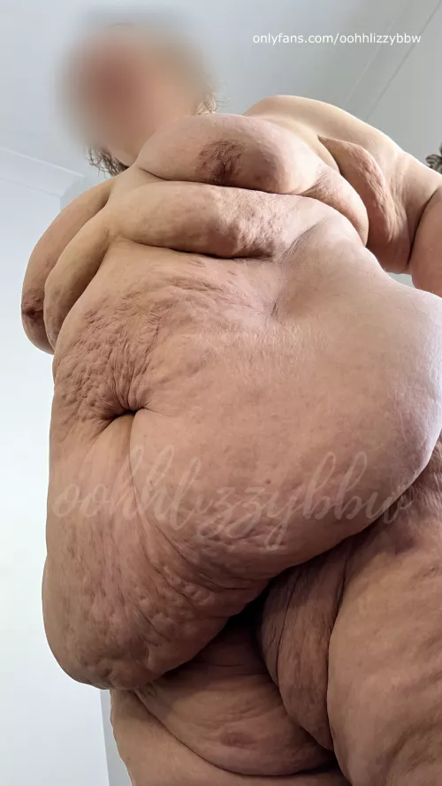 There's just too much belly here not to share it with you. by oohhlizzybbw